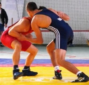 Două clasări pe podium pentru luptătorii orădeni la etapa Campionatului Naţional de juniori I de la Arad